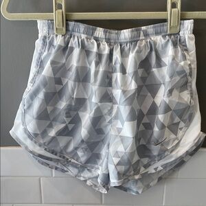 Nike Tempo Women’s Geometric Gray Shorts
